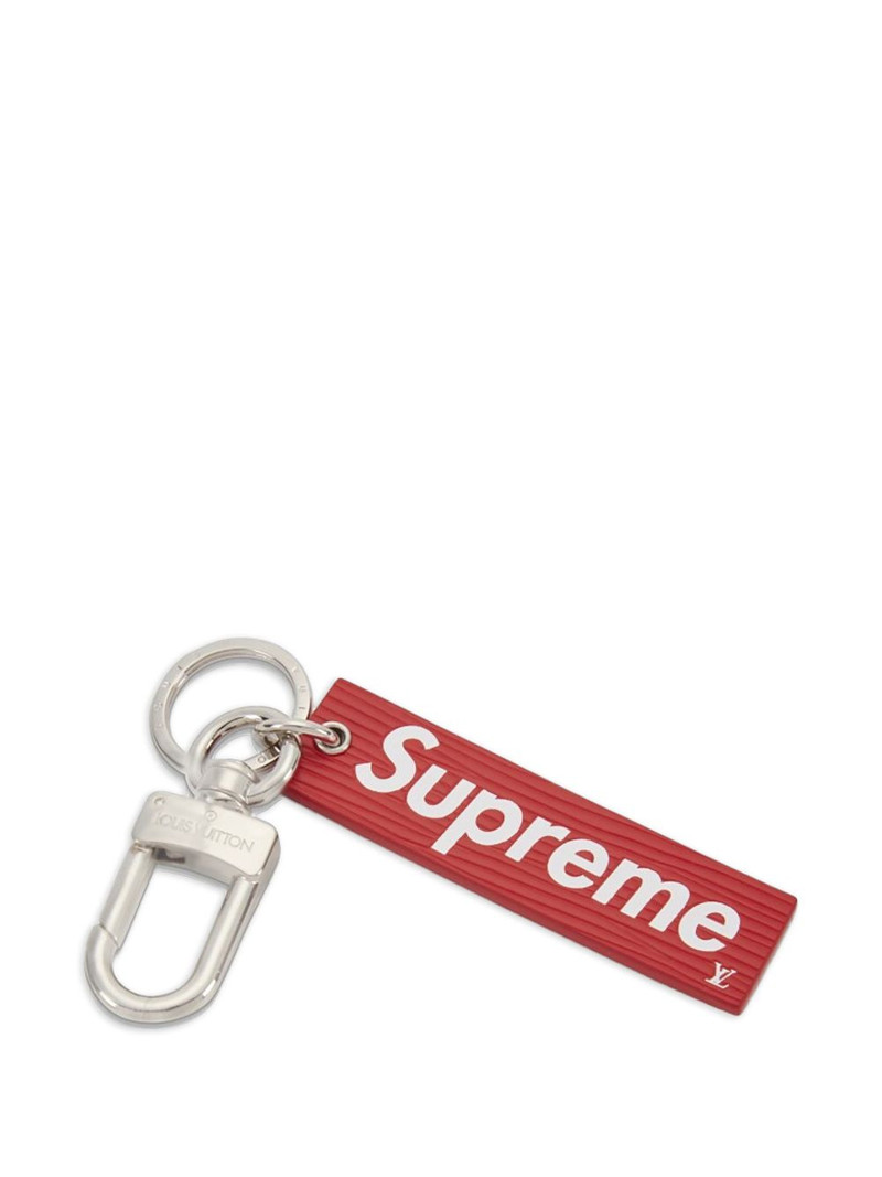 Supreme x Louis Vuitton logo-detail keychain outlook