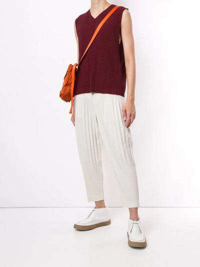 ISSEY MIYAKE pleated V-neck tank top outlook