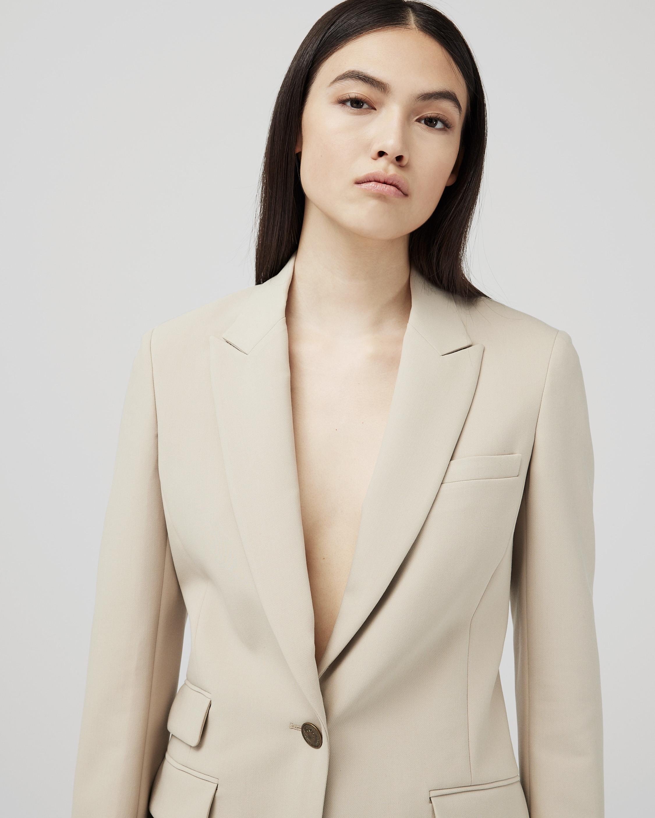 Foster Crepe Blazer
Classic Fit Blazer - 7