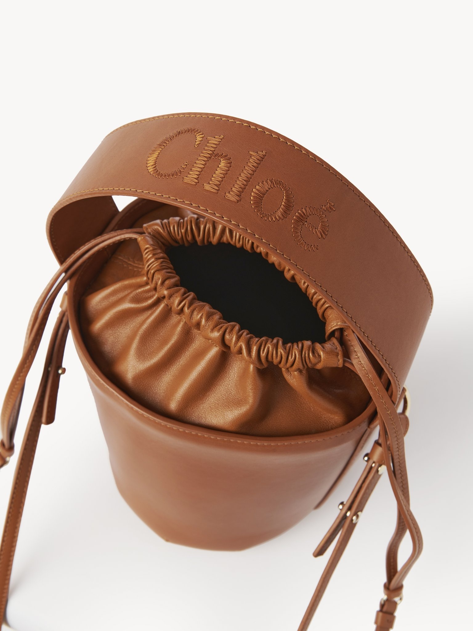 ハンドバッグ Chloe Sense Bucket Bag Brown Chloé Sense Leather Bucket Bag | Brown | FARFETCH