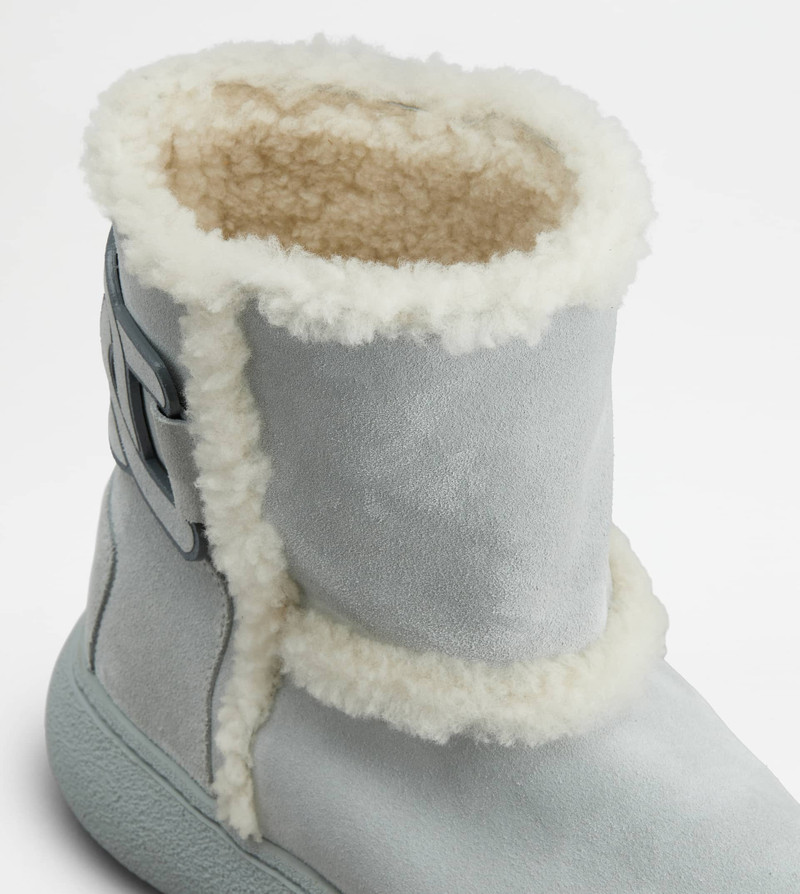 TOD'S W. G. ANKLE BOOTS IN SUEDE - LIGHT BLUE 6