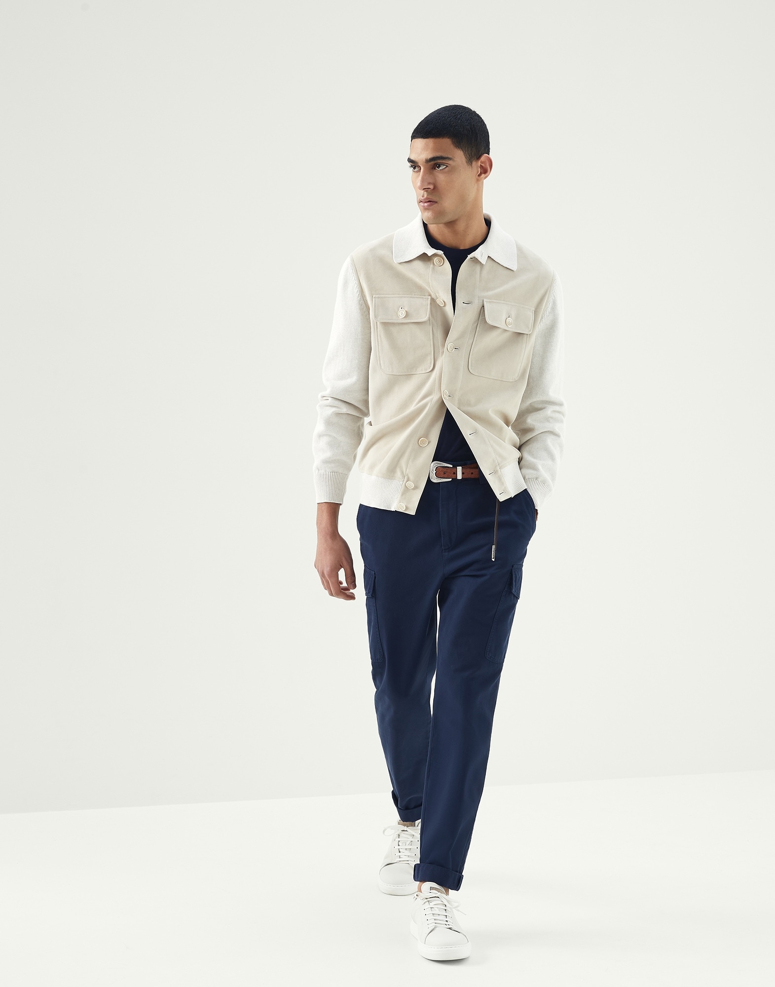 Garment-dyed leisure fit trousers in twisted cotton gabardine with cargo pockets - 4