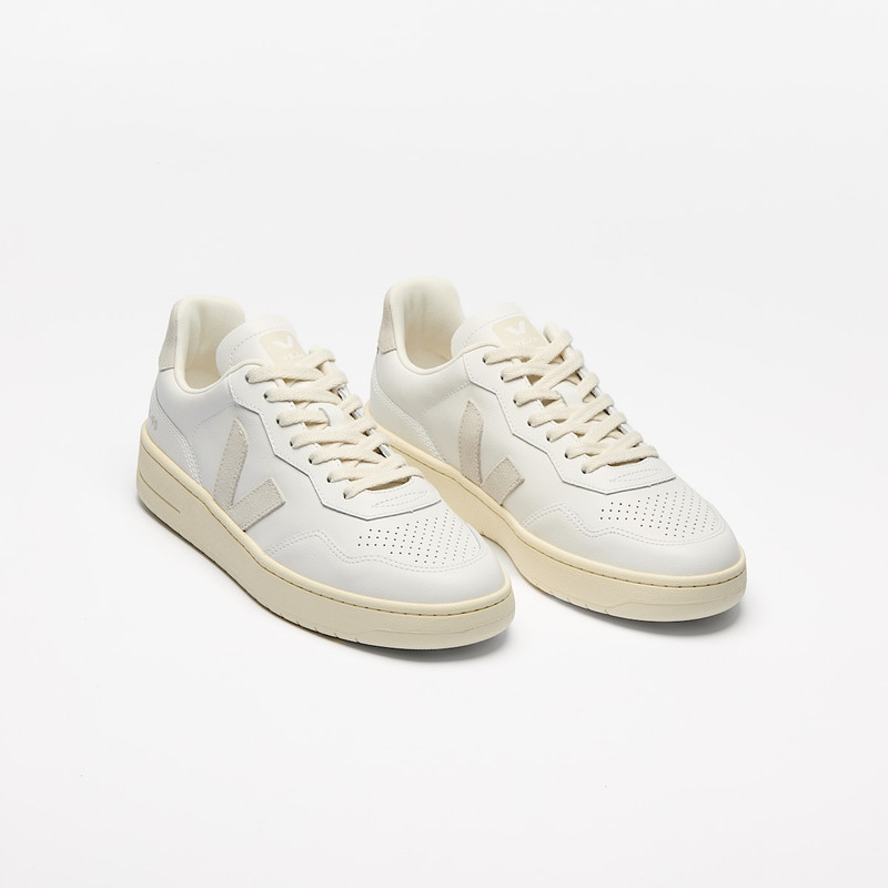 VEJA V-90 LEATHER WHITE NATURAL outlook