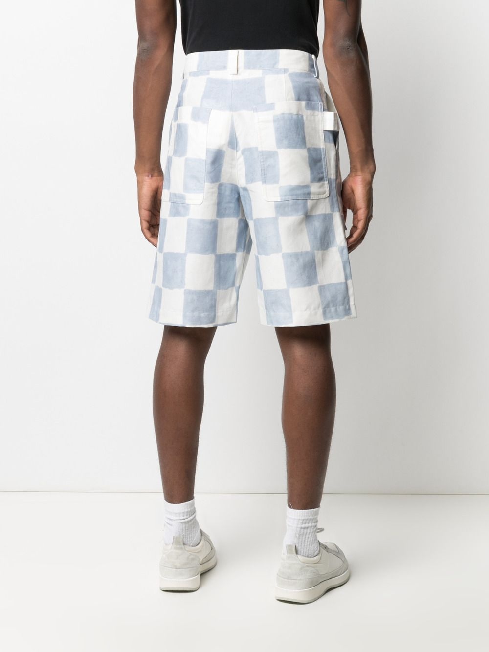 checkerboard-pattern cargo shorts - 4