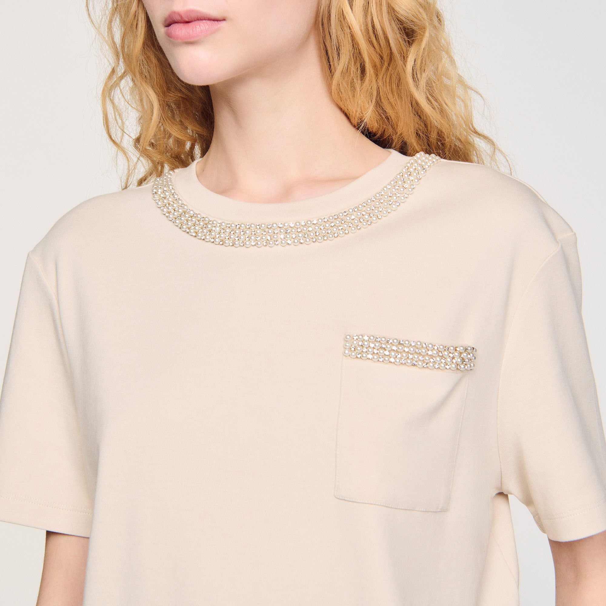 T-SHIRT WITH RHINESTONE DETAILS - 3