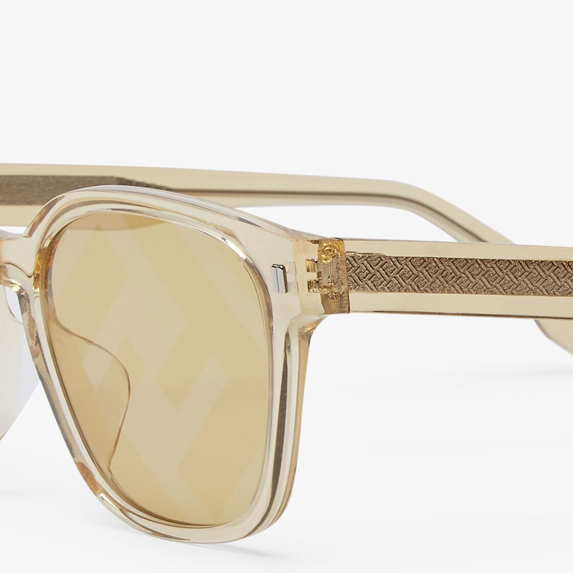 Square frames in transparent yellow acetate with exclusive metal Pequin rivets on the front. Temples - 3