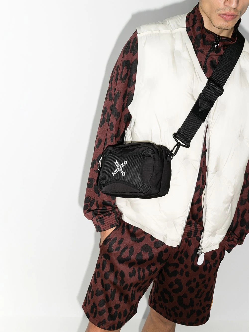 Active logo-print crossbody bag - 2