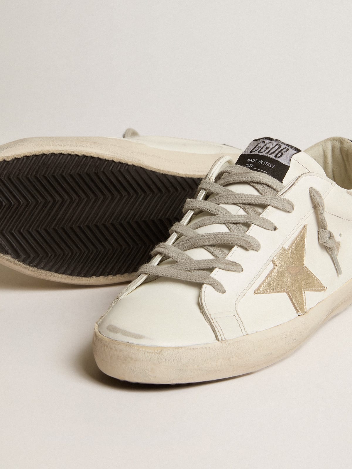 【Golden 】Superstar black tab ice star(25.5-29.5cm) Women's Super-Star with black heel tab and metal stud lettering