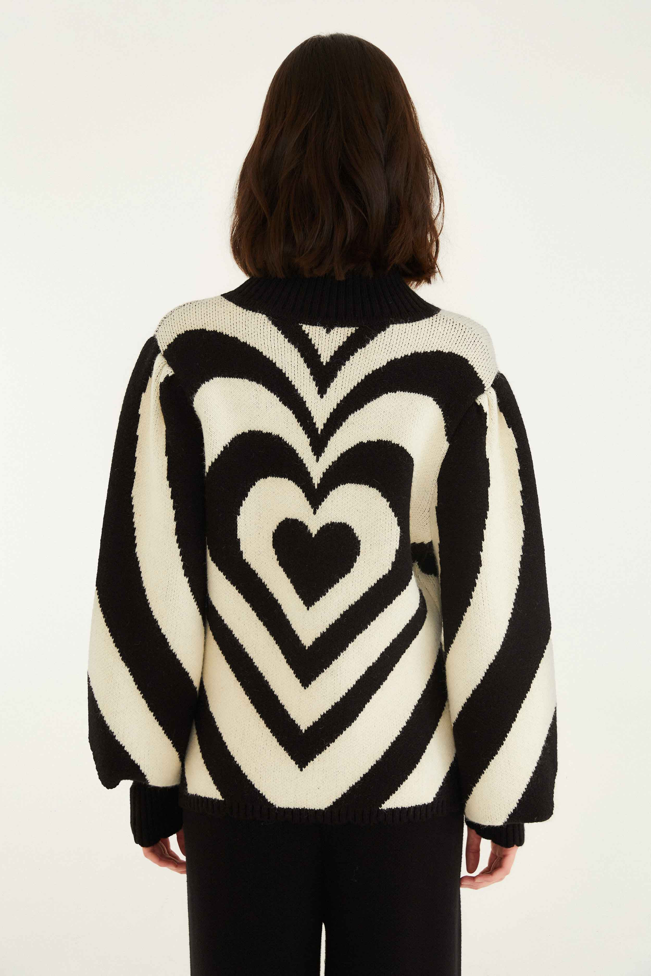 Black And White Heart Gradient Knit Sweater - 4