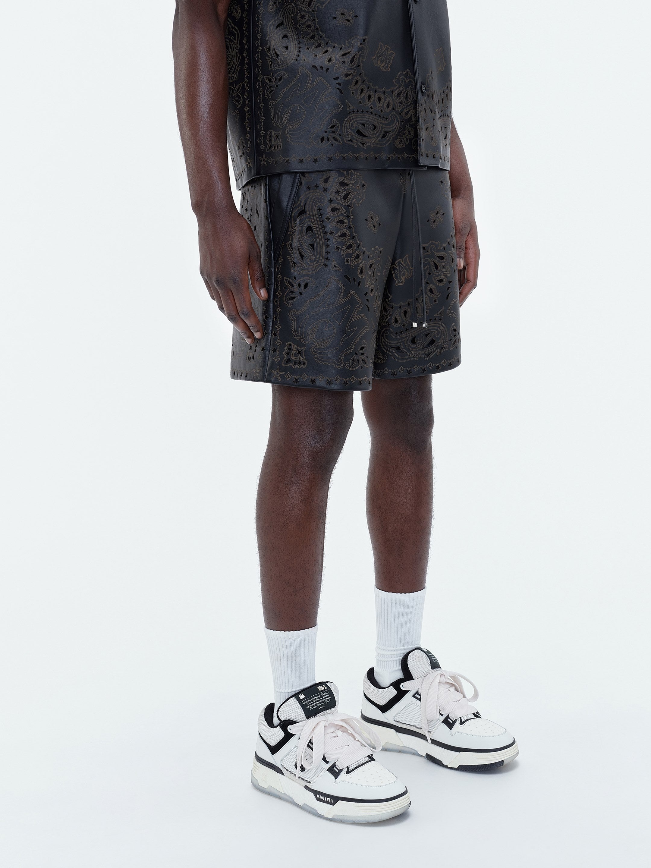 LEATHER BANDANA SHORT - 3