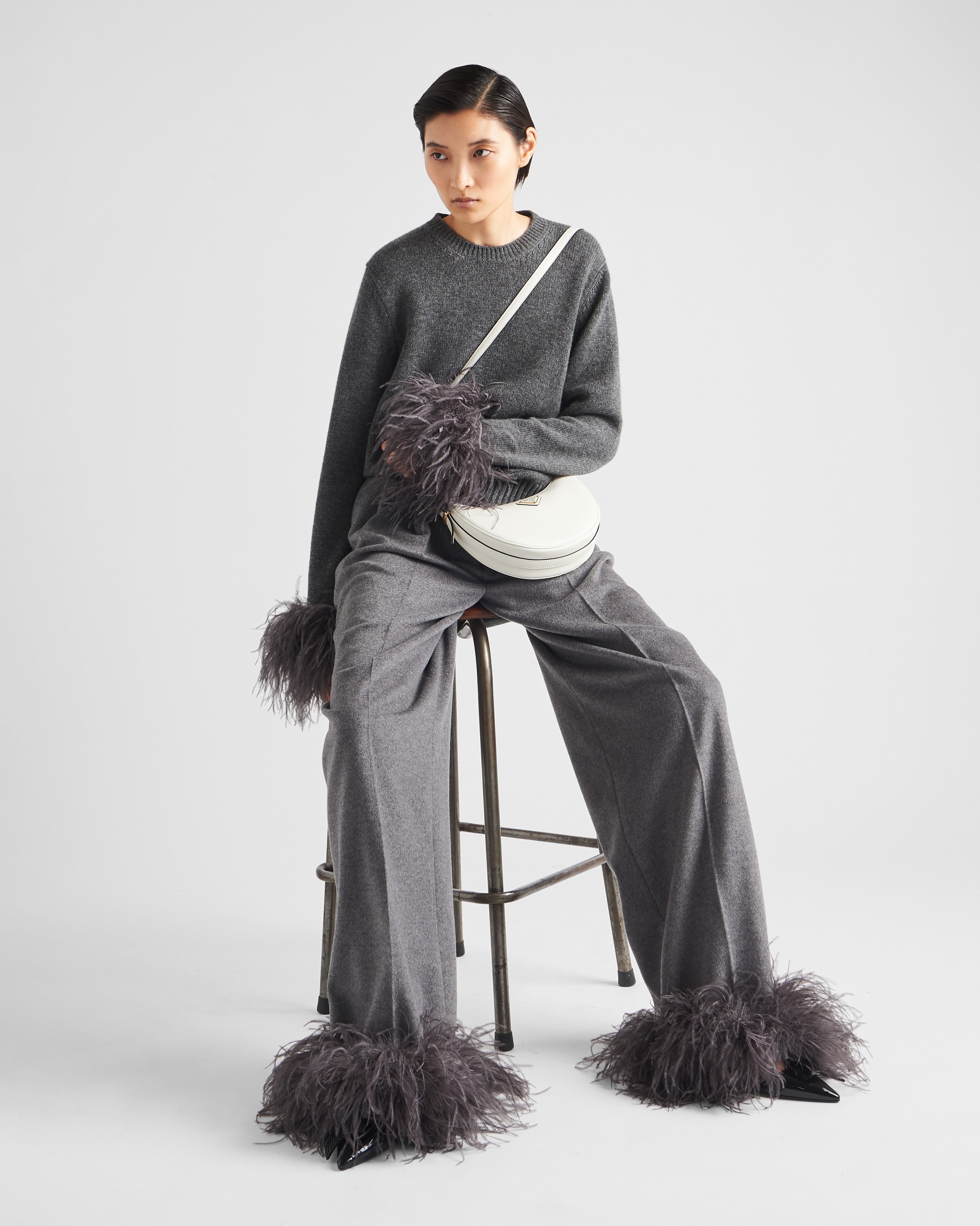 Cashmere pants with feathers - 2