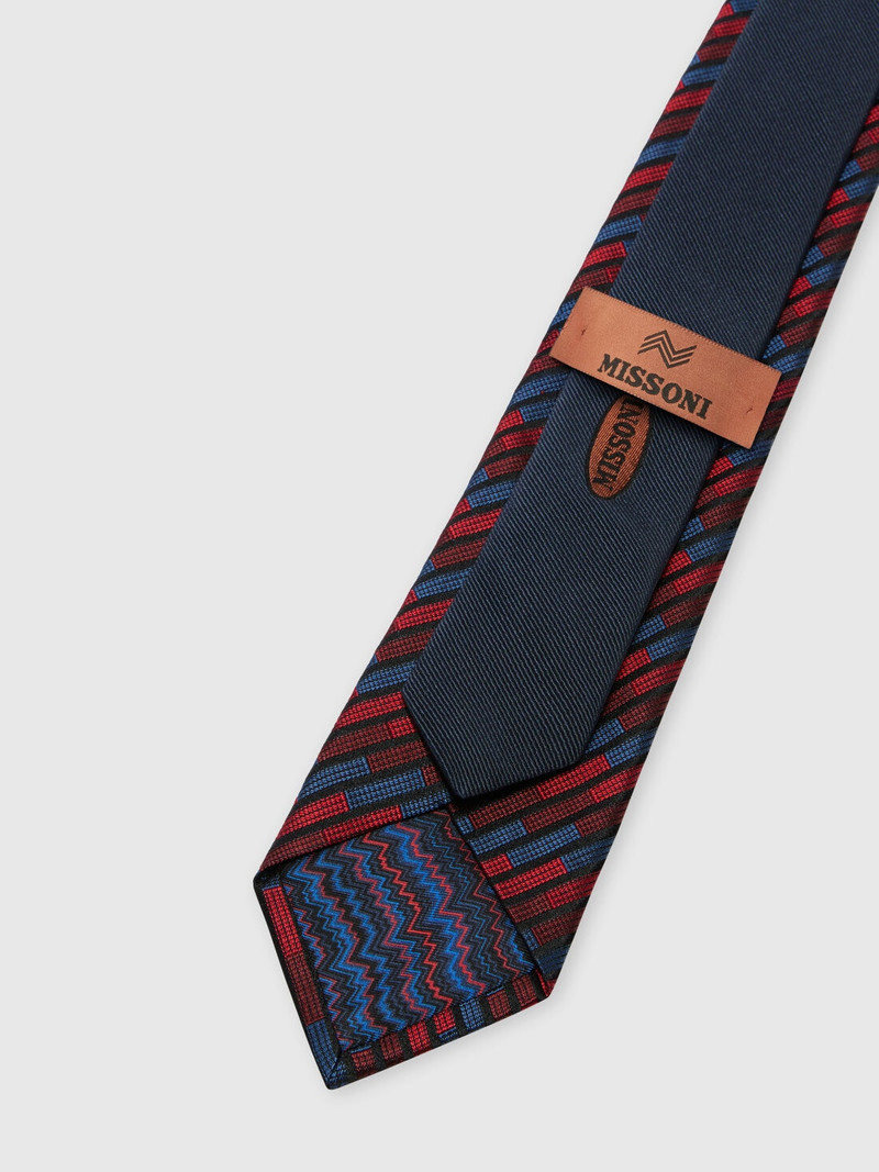 Silk tie with oblique stripes 3
