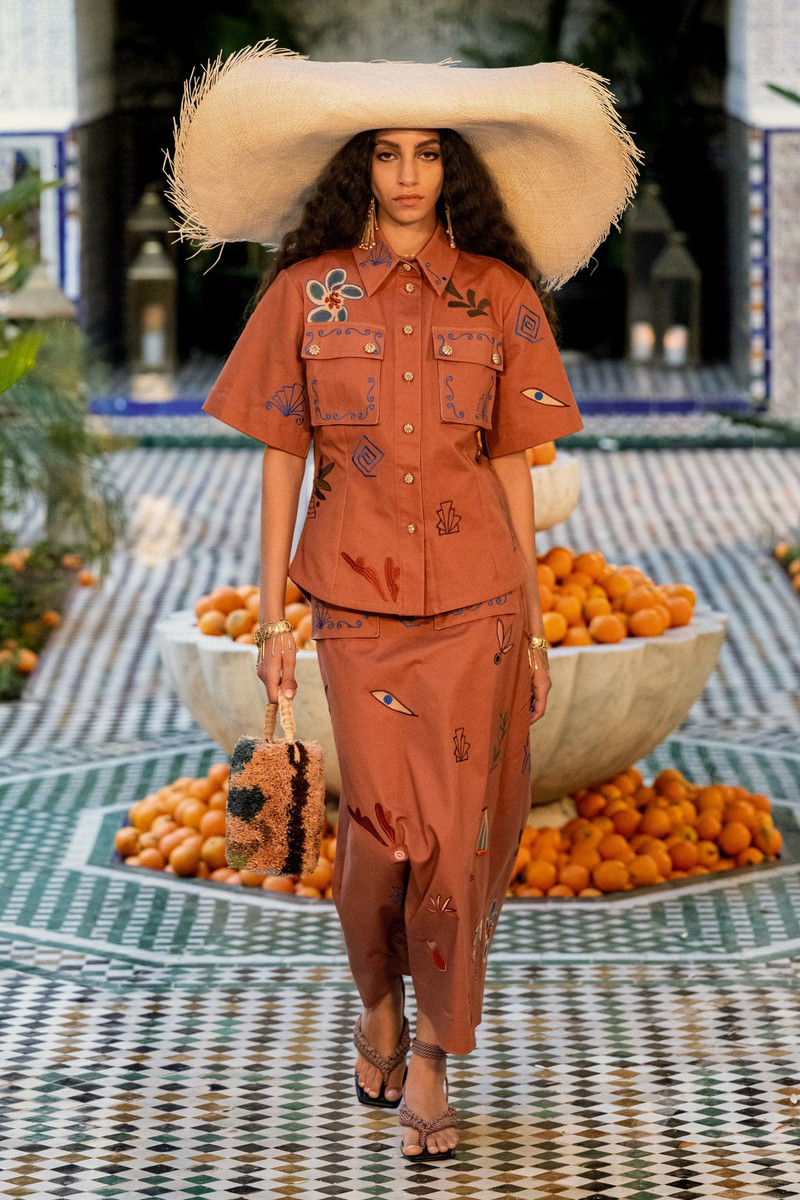 Dusty Embroidered Fitted Shirt 6