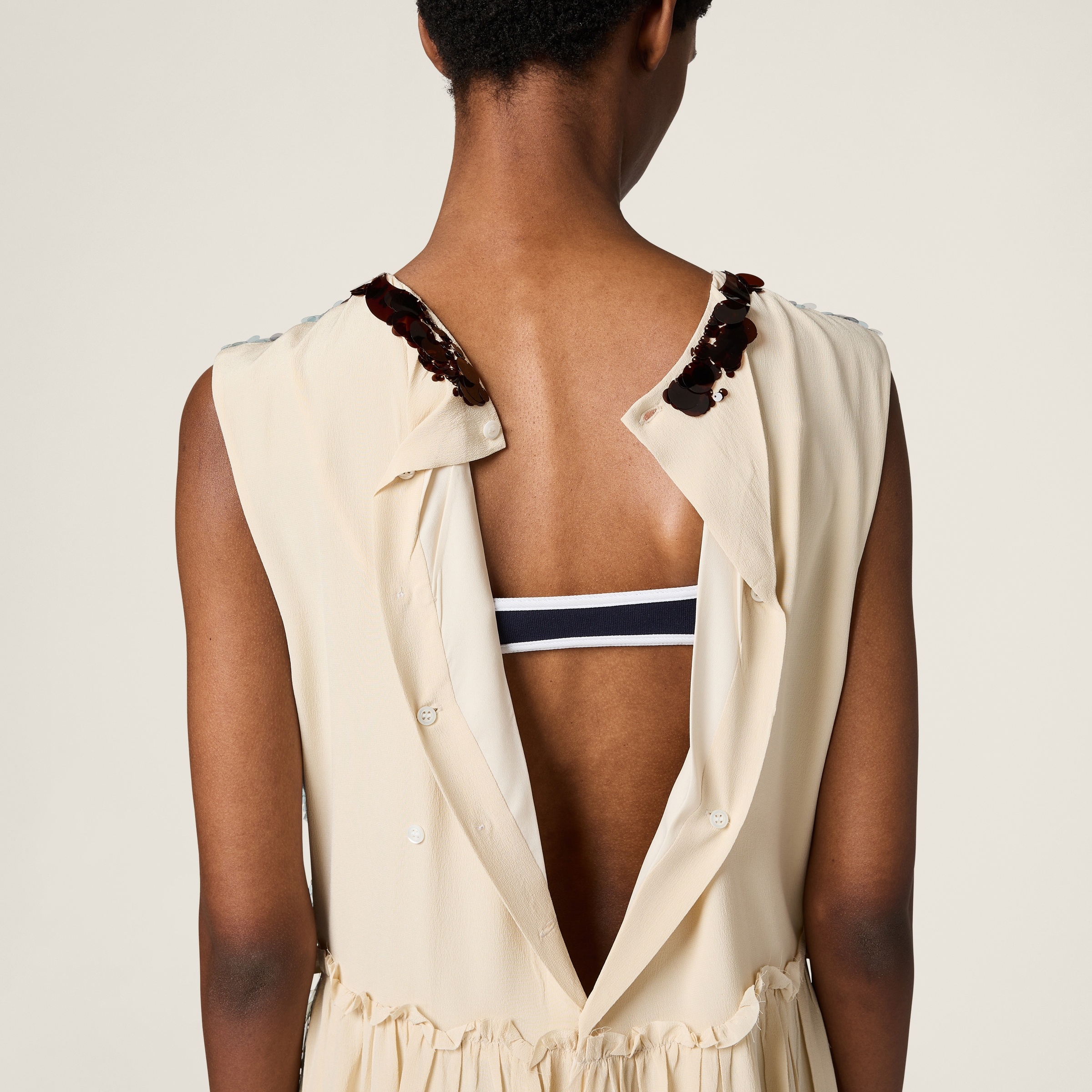 Embroidered marocain dress - 5