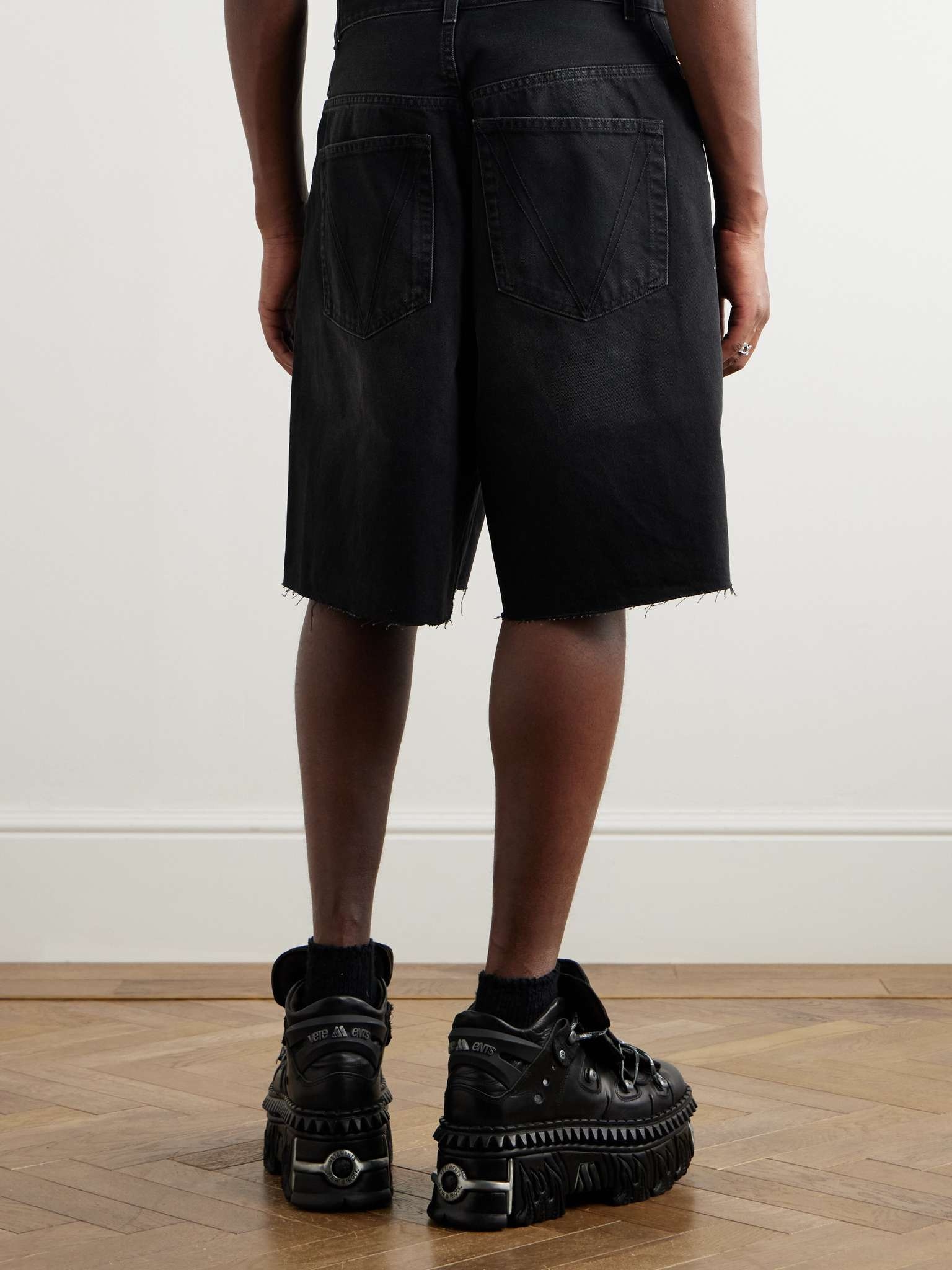 Wide-Leg Frayed Denim Shorts - 5