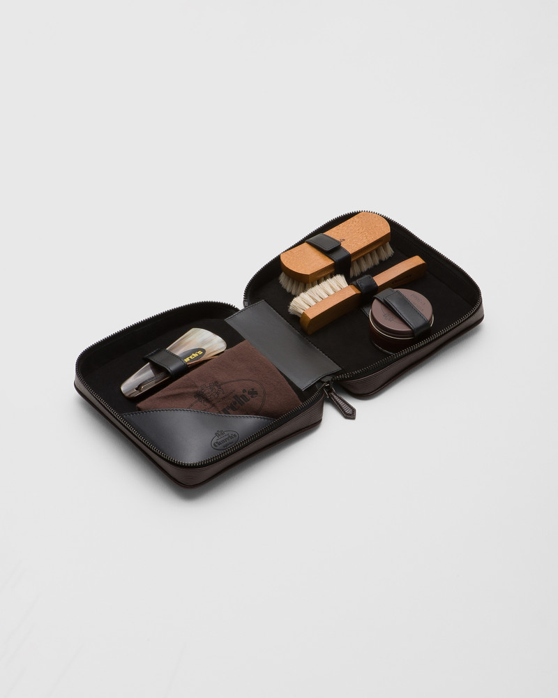 Church's Essential shoe care cleaning kit in St James leather outlook