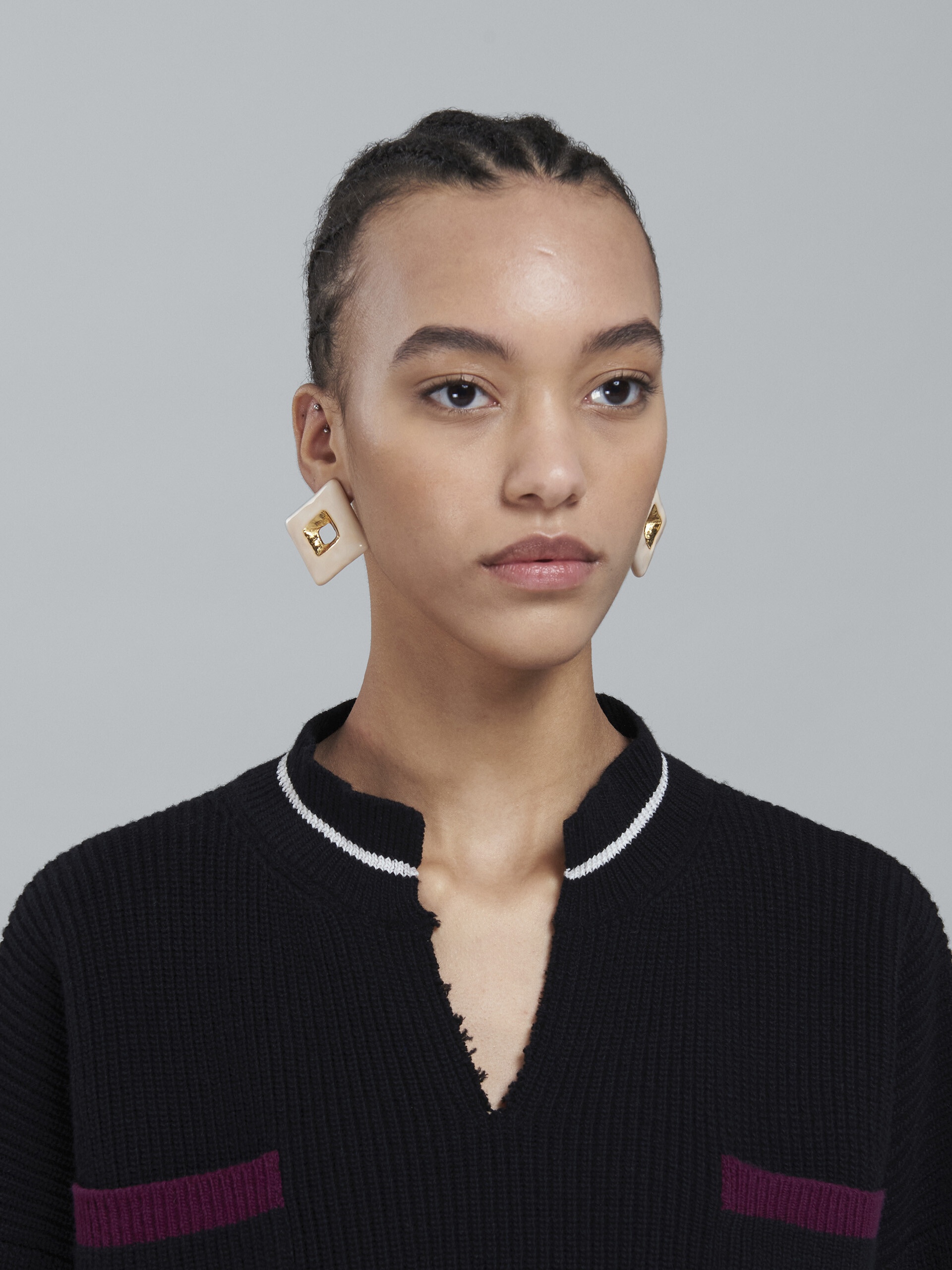 TRAPEZE WHITE EARRINGS - 2