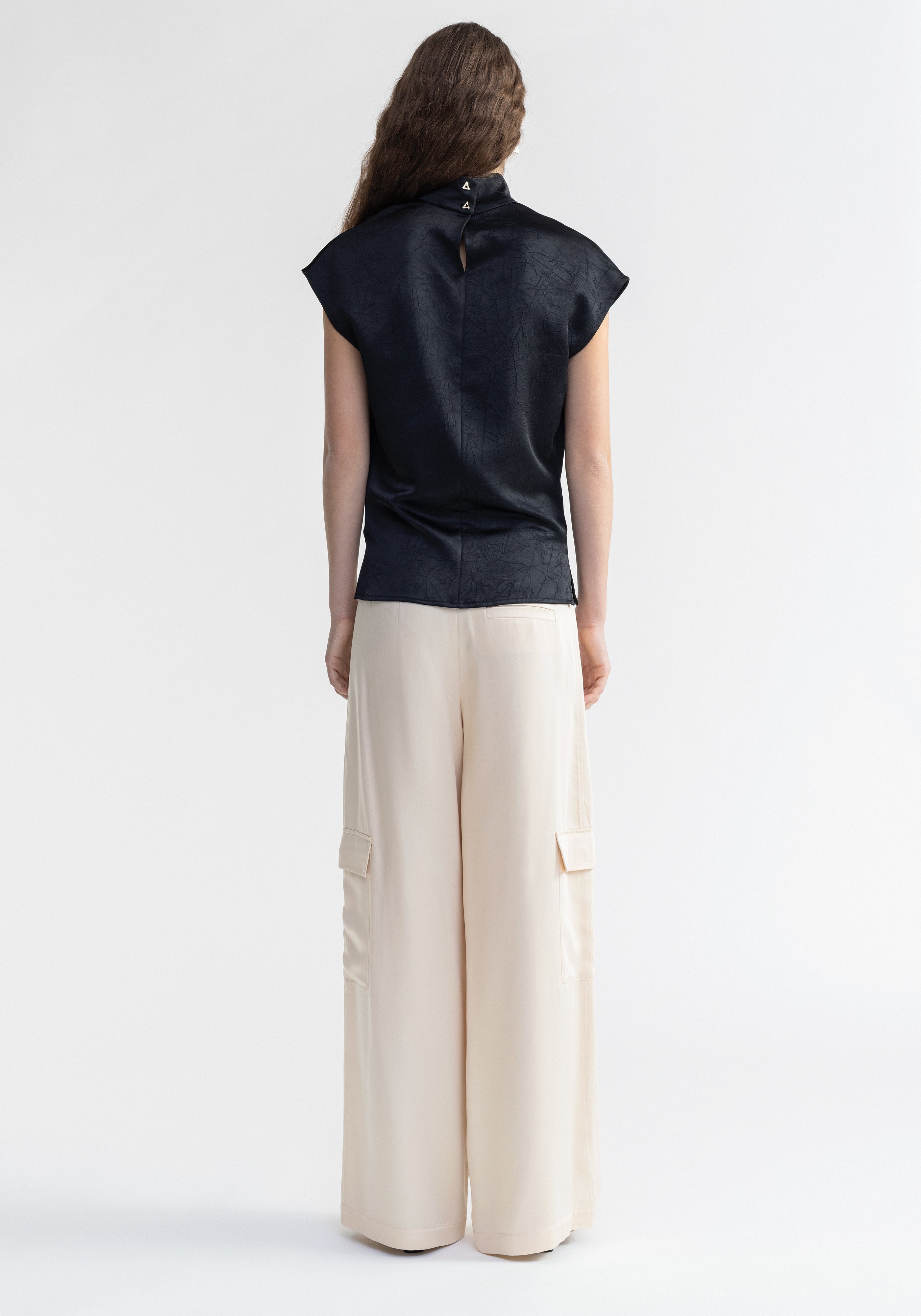 FLORA
Satin sleeveless turtleneck - 3