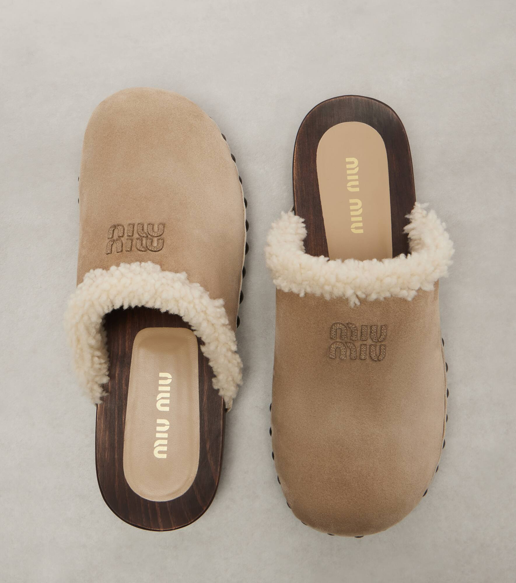 Shearling-trimmed suede clogs - 5