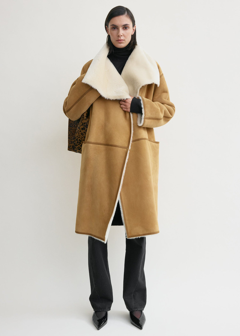 TOTEME Draped shearling coat tan outlook