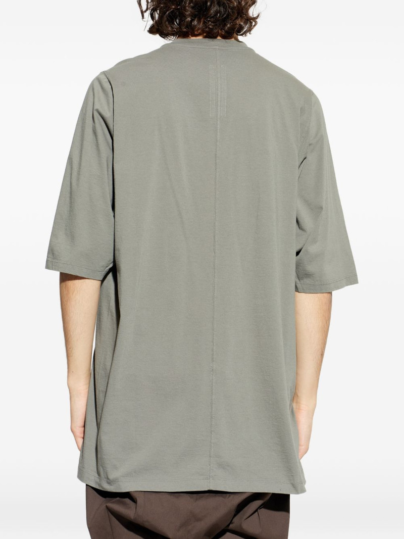 shoulder seams T-shirt 4
