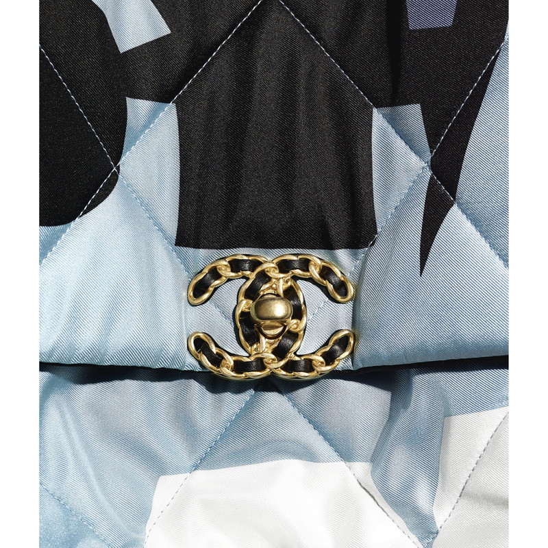 CHANEL 19 Maxi Flap Bag 4