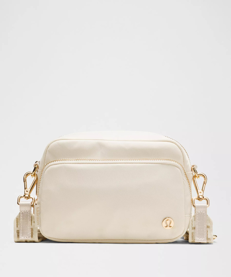 Everywhere Crossbody Bag 2L *L Monogram Metallic 1