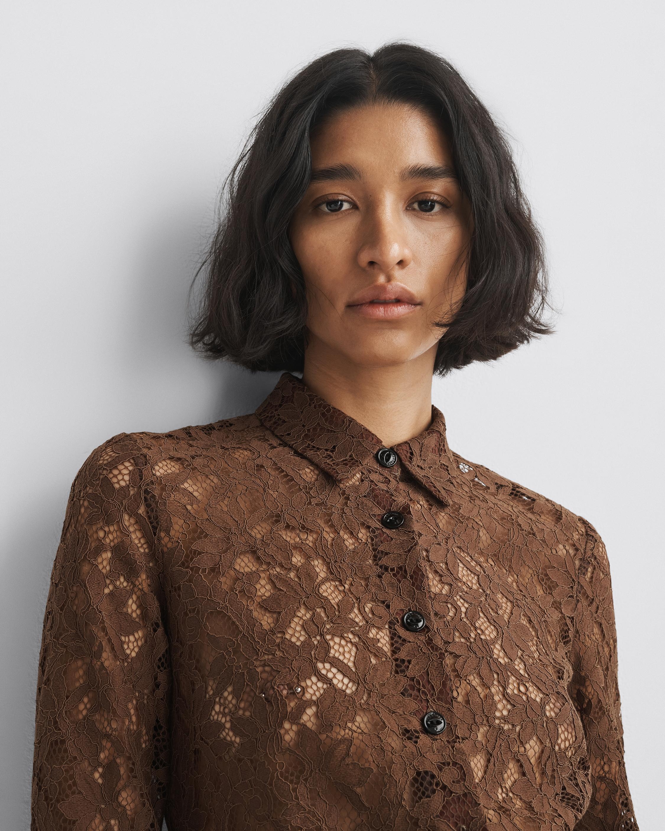 Yvette Lace Shirt
Classic Fit - 6