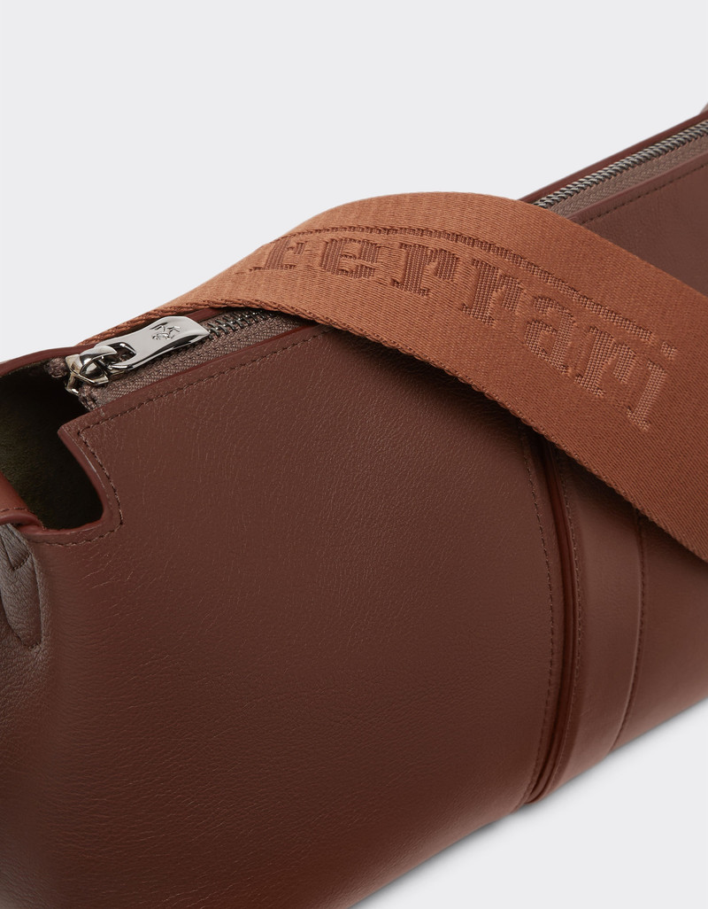 Shoulder bag in tumbled leather 7