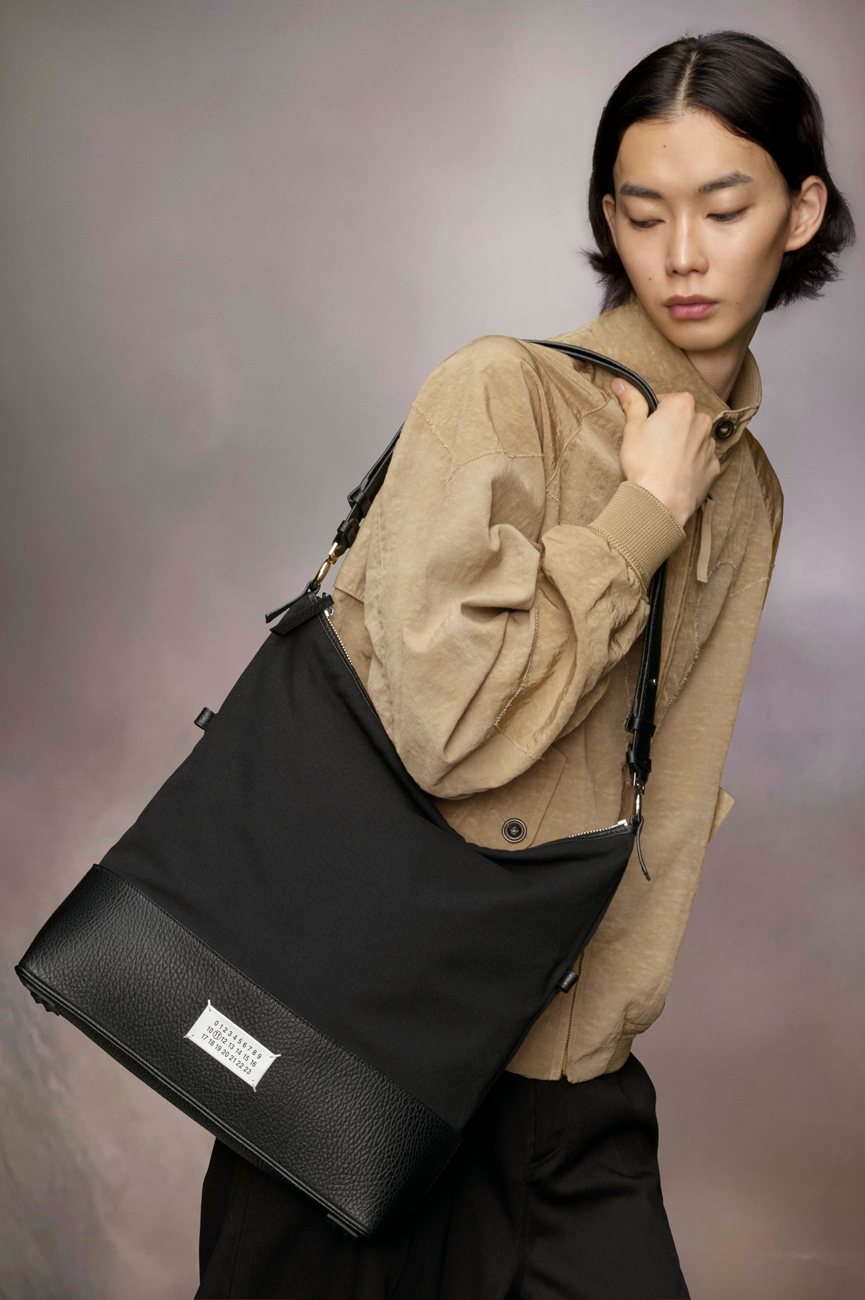 【Maison Margiela】5AC hobo medium SB1WG0043P4348T8013 Maison Margiela 5AC hobo medium | REVERSIBLE