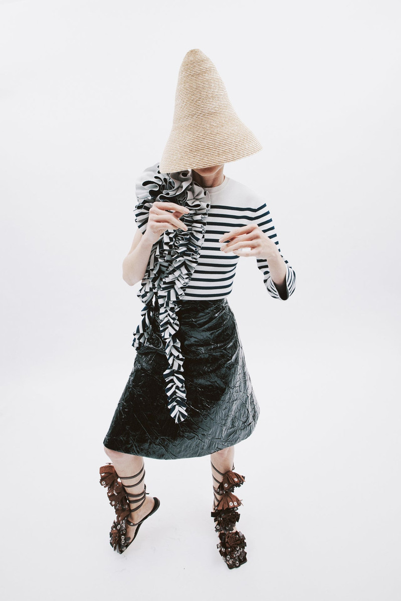 KNITTED FITTED TOP WITH RUFFLE WHITE NAVY STRIPED 1