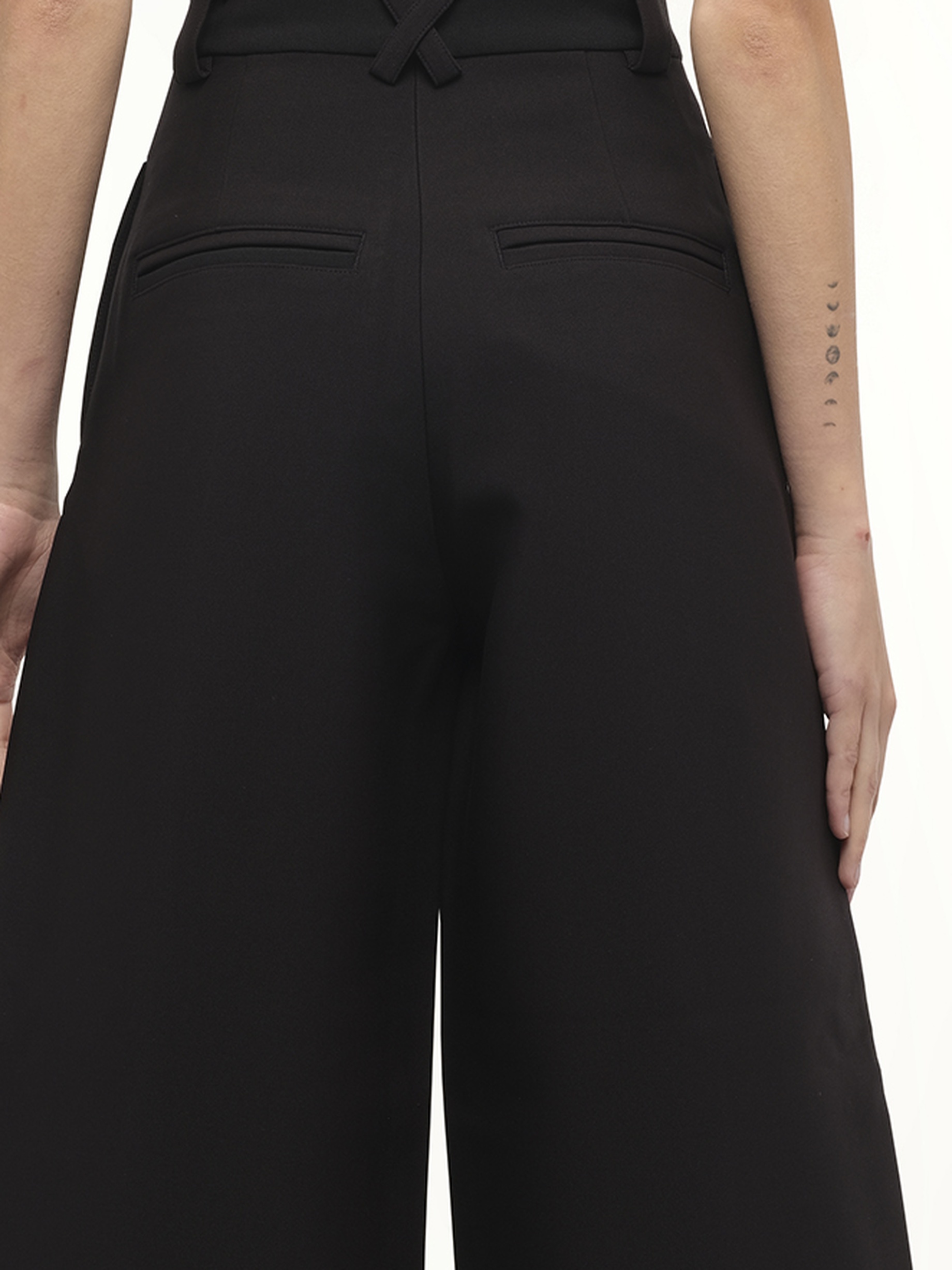 Hand in Front Pocket Pant in Black - 3