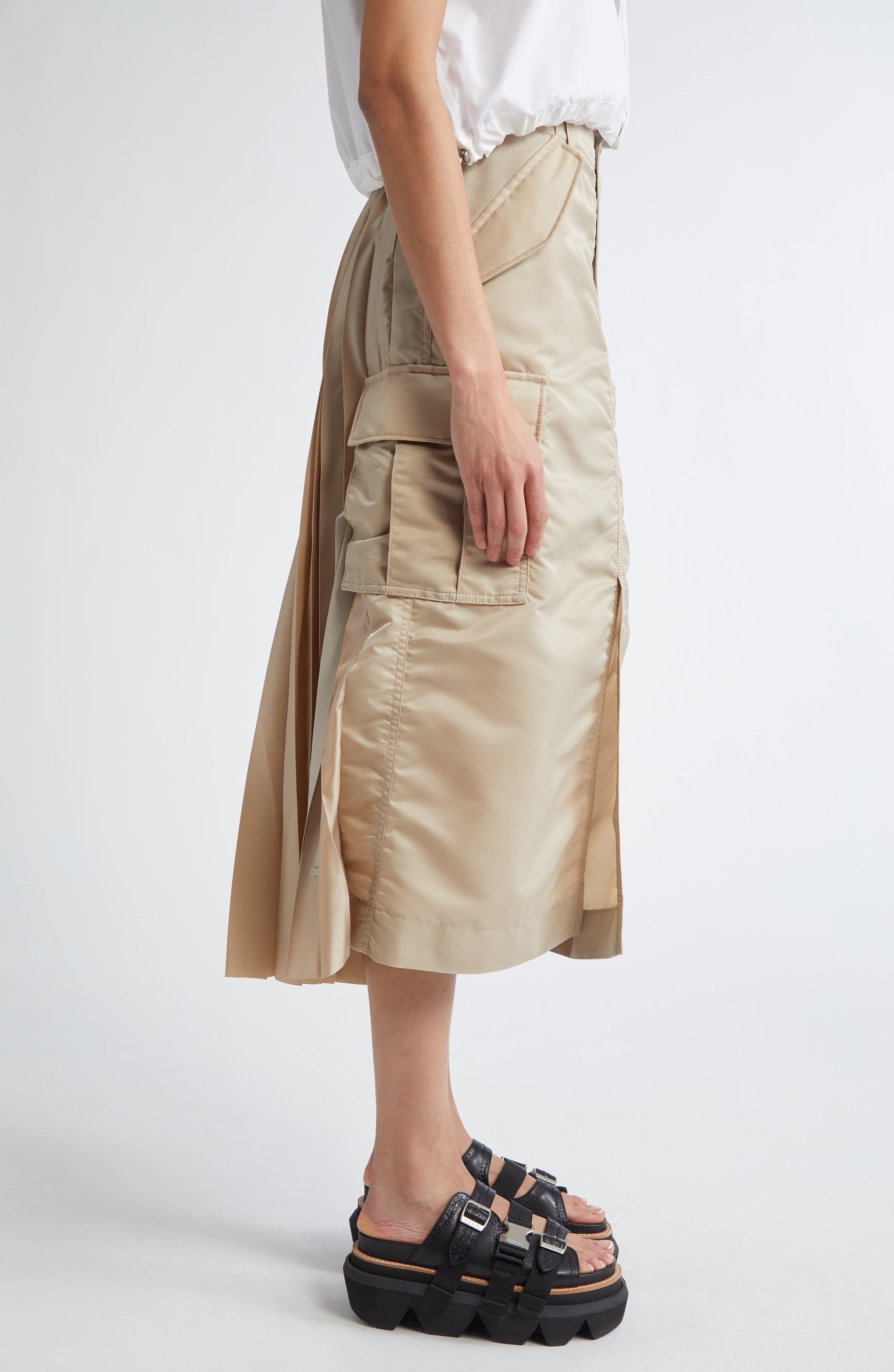 Sacai Insulated Nylon Twill Midi Cargo Skirt in Beige 651 at Nordstrom - 4