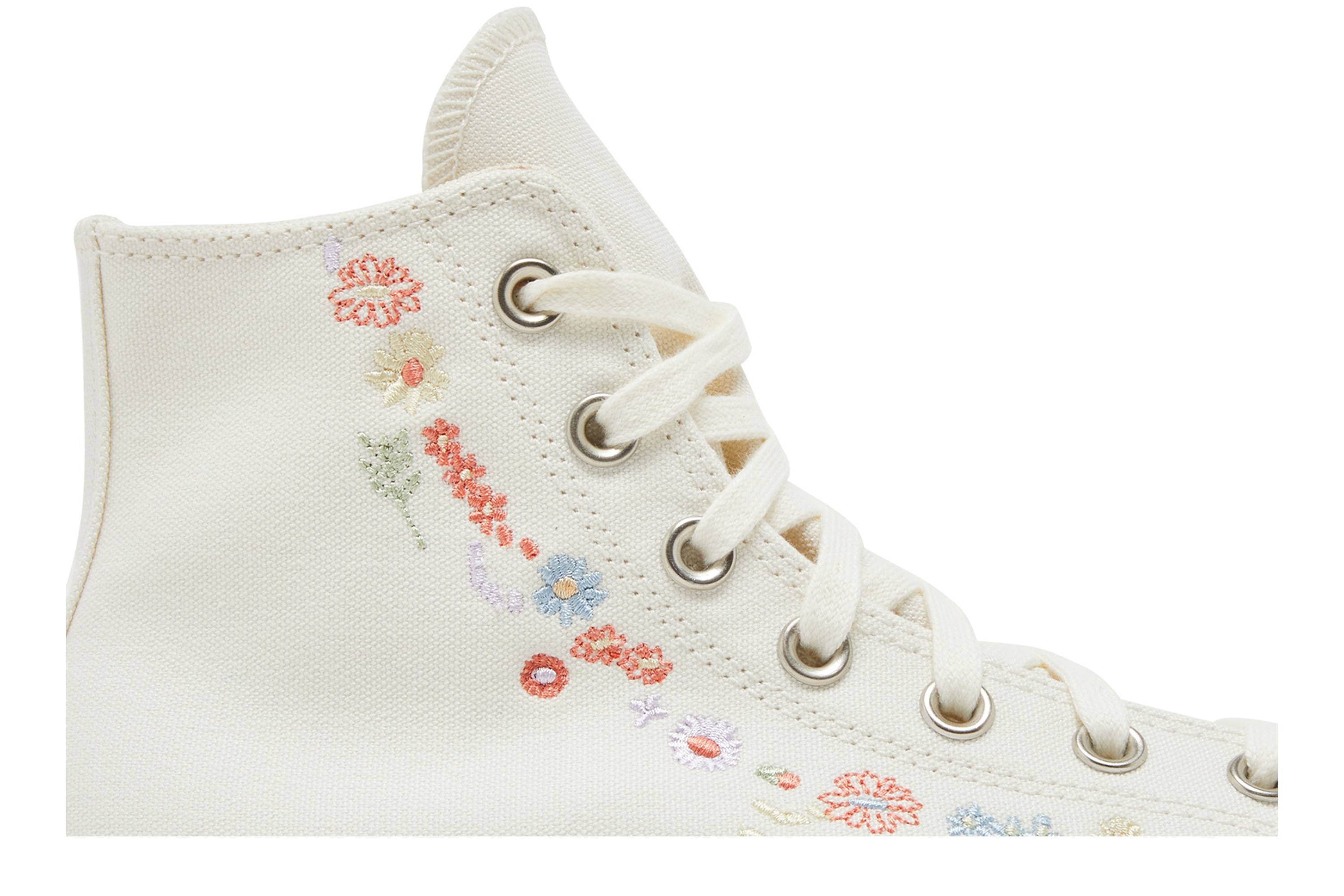 Wmns Chuck Taylor All Star Lift Platform 'Embroidered Floral - Egret' - 2