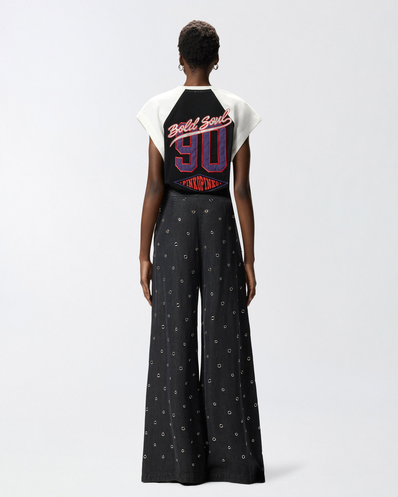 T-SHIRT WITH V-NECK AND BRANDED PATCHES 5