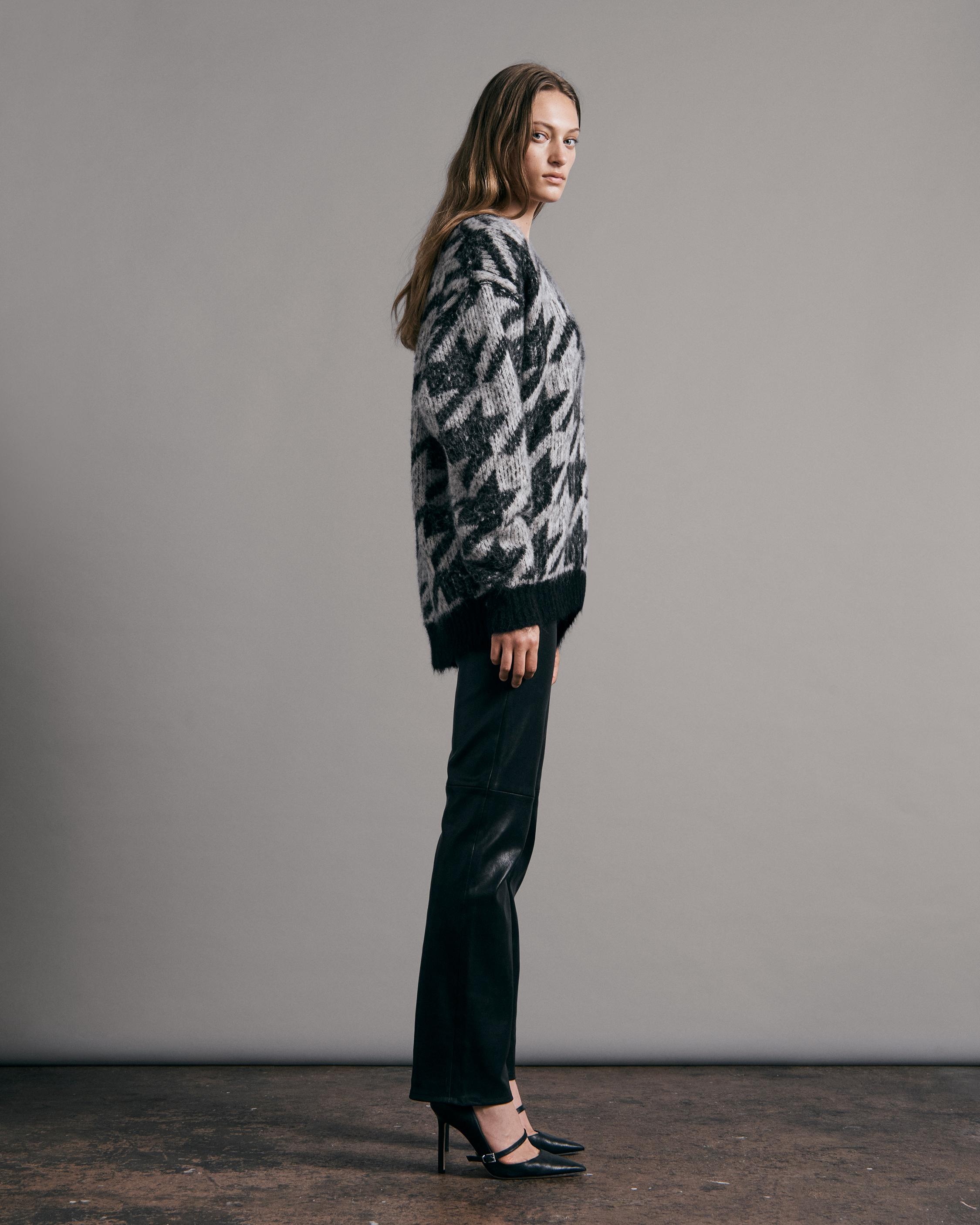 Edith Wool Blend Sweater
Classic Fit Sweater - 4