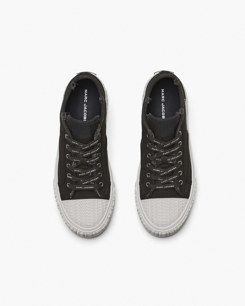 THE SNEAKER 8