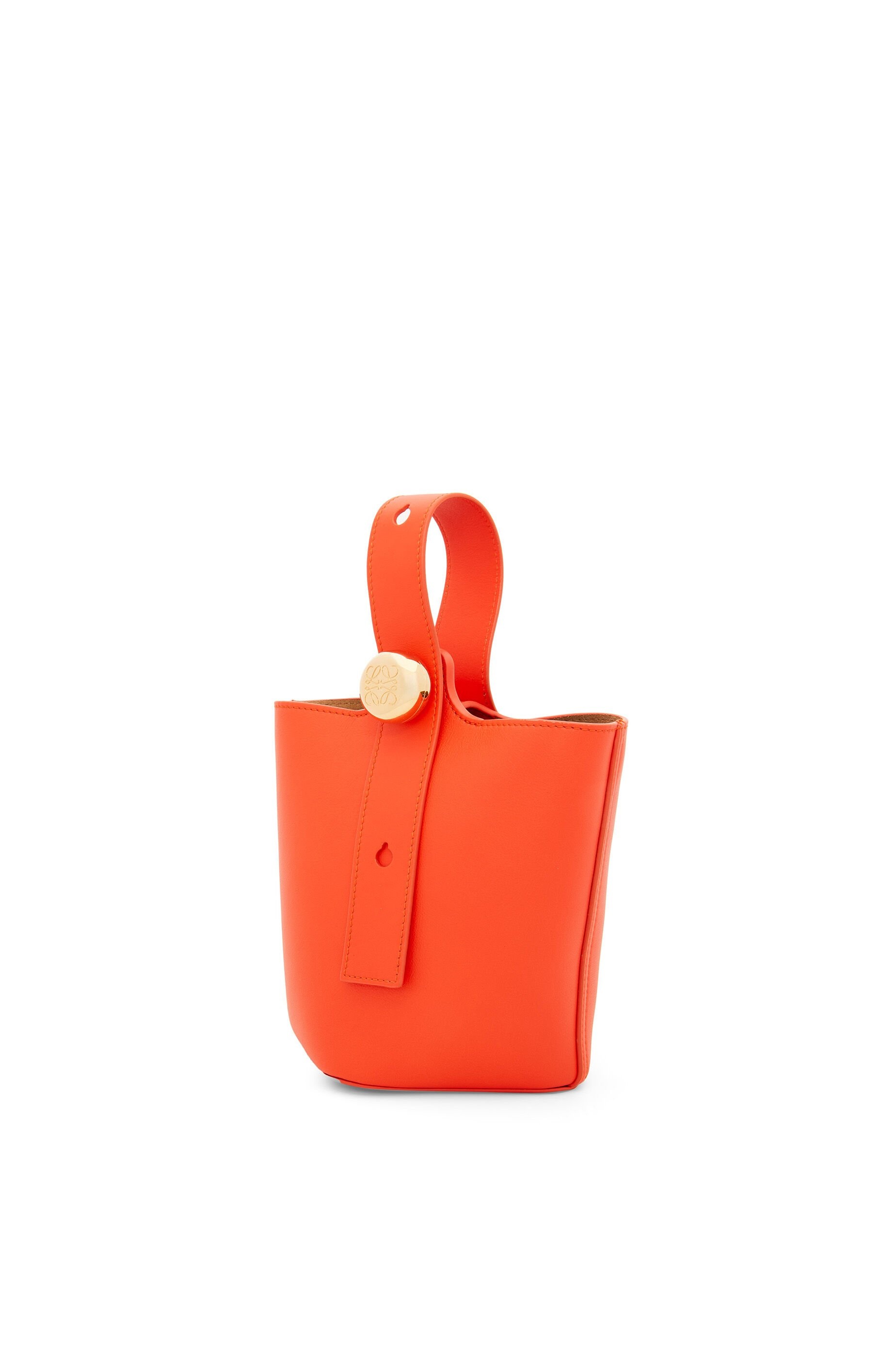 Mini Pebble Bucket bag in mellow calfskin - 4