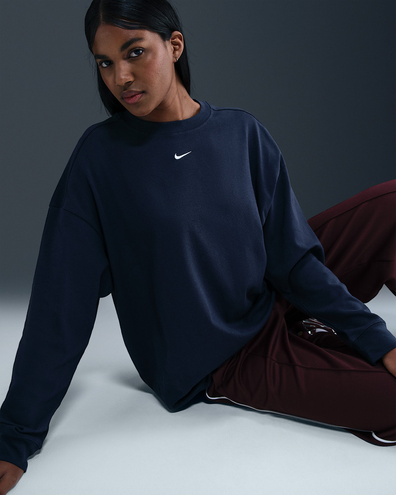Nike Sportswear Essential Women's Oversized Long-Sleeve T-Shirt 3