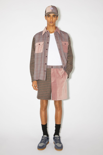 Acne Studios Patchwork shorts - Pink/purple outlook