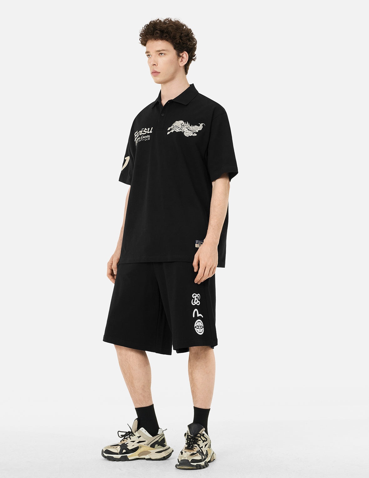 Kamon and Seagull Embroidery Fashion Fit Sweatshorts - 3