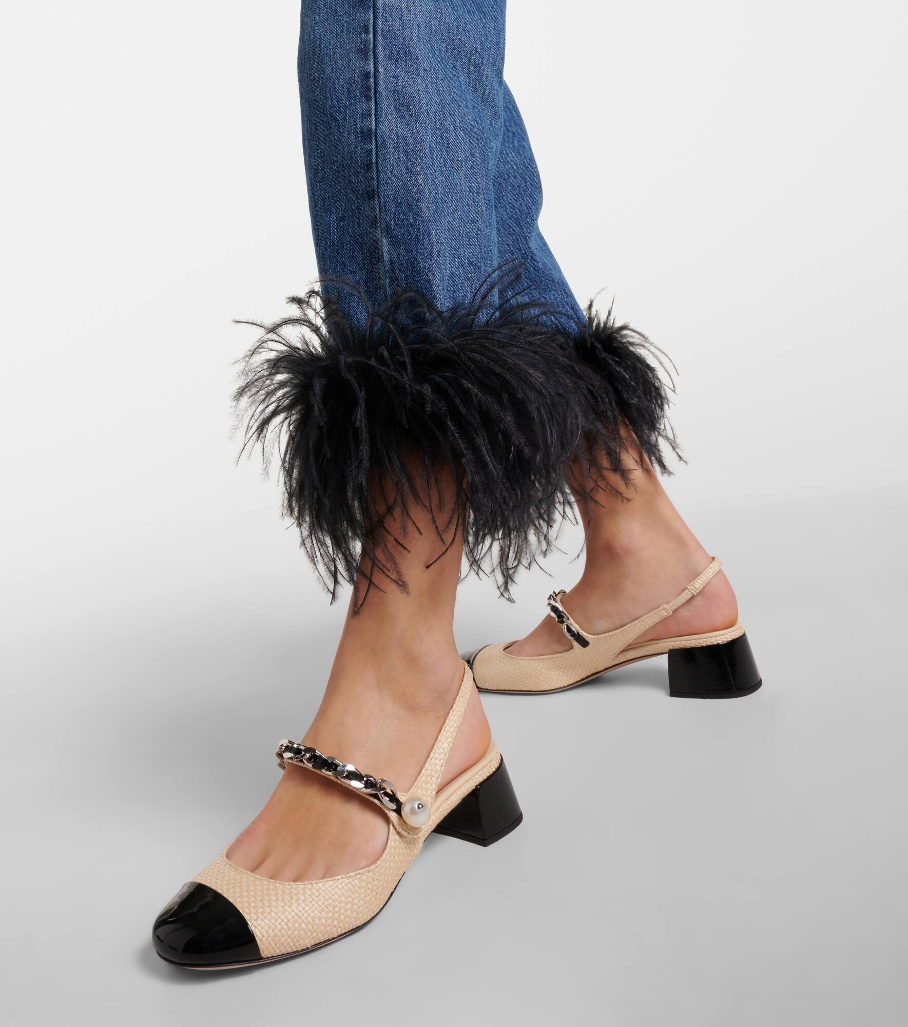 Leather-trimmed raffia slingback pumps - 4