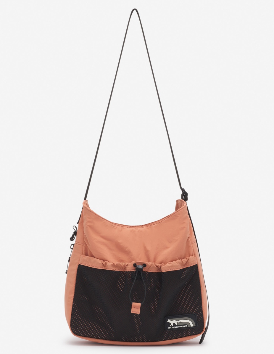 MAISON KITSUNE｜ (FLASH FOX MESSENGER(NM05172WQ4034-P199 Maison Kitsune Flash Fox Messenger Bag - Black - Black