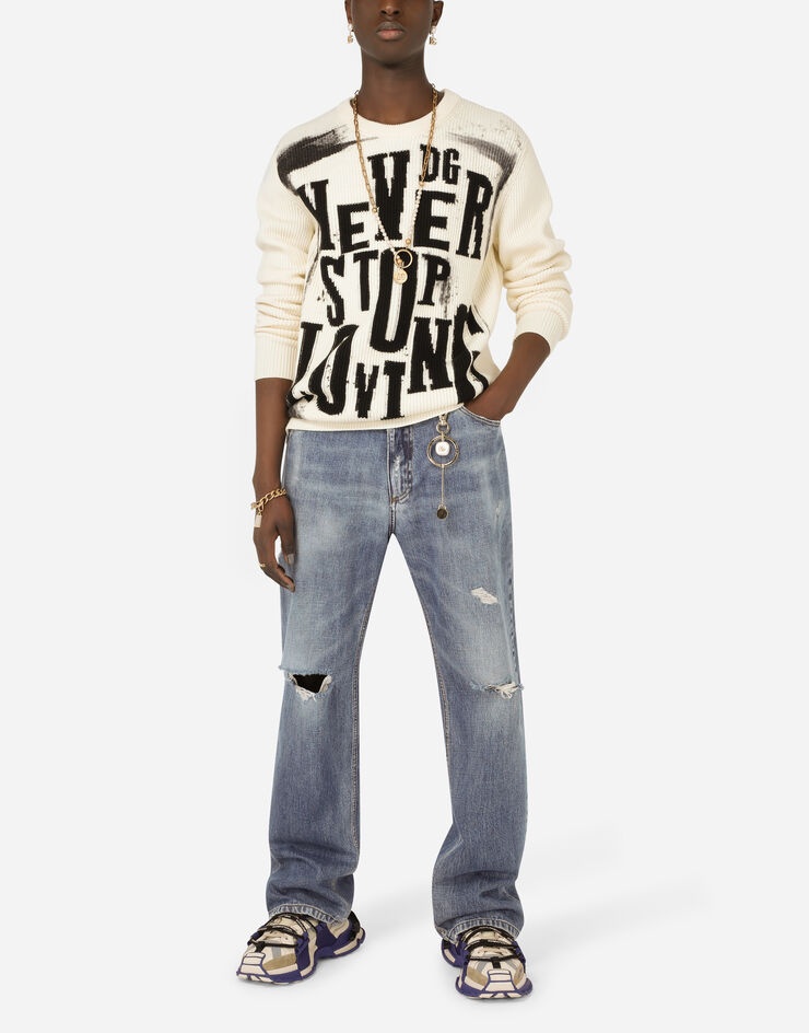 Oversize washed jeans with ripped knees - 6