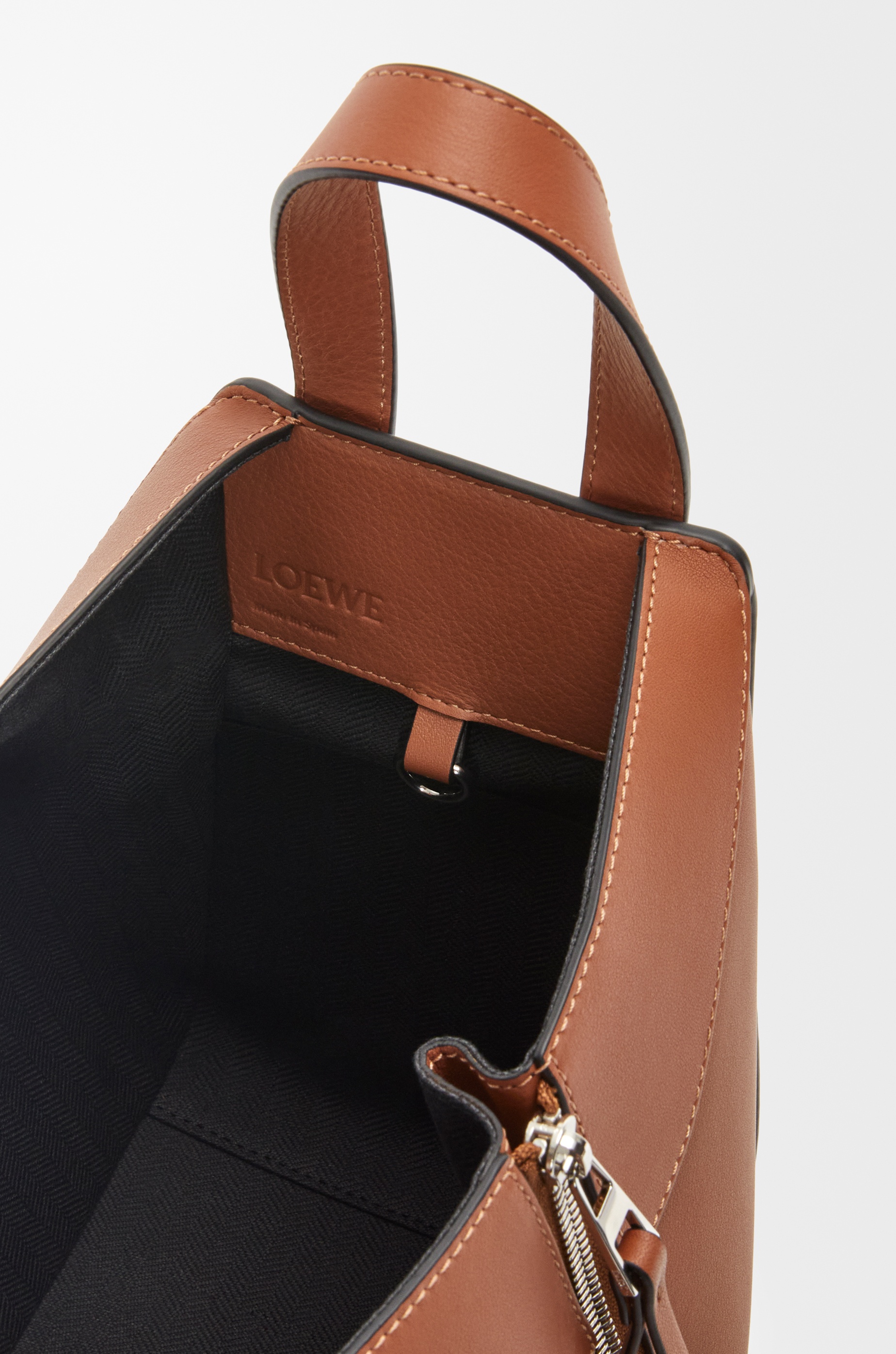 Compact Hammock bag in classic calfskin - 8