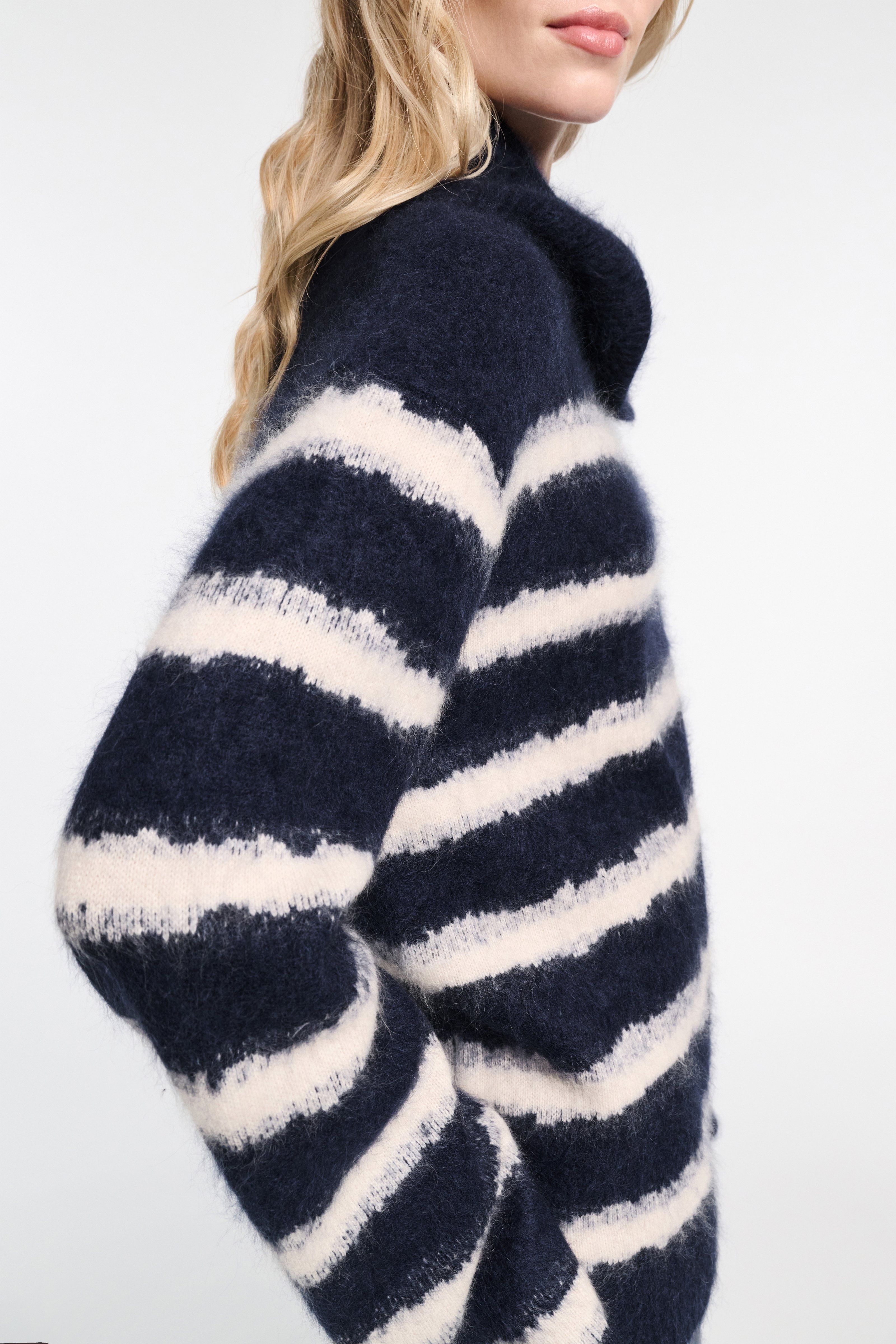 FLUFFY STATEMENTS pullover - 5