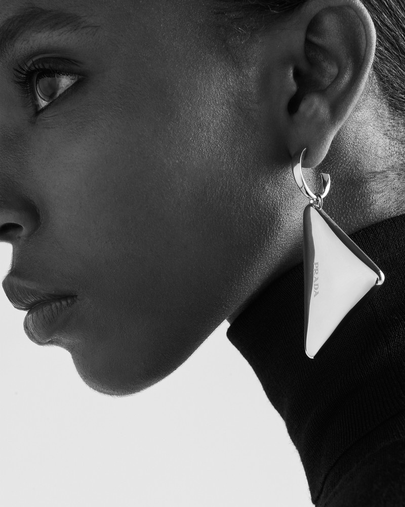 Eternal Gold medium drop earrings in yellow gold 6