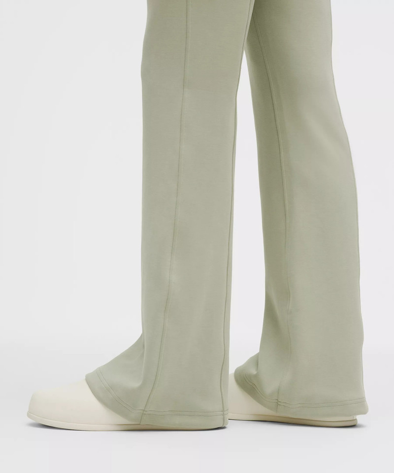 Brushed Softstreme Mid-Rise Flared Pant *Regular 7