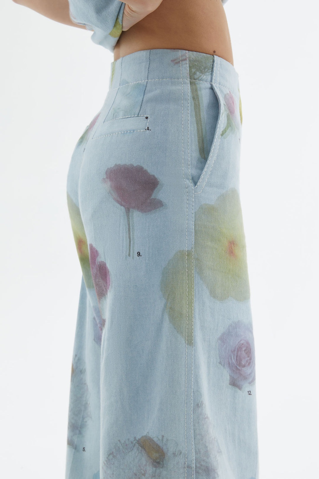 DENIM PANTS WITH FLOWER PRINT - 5
