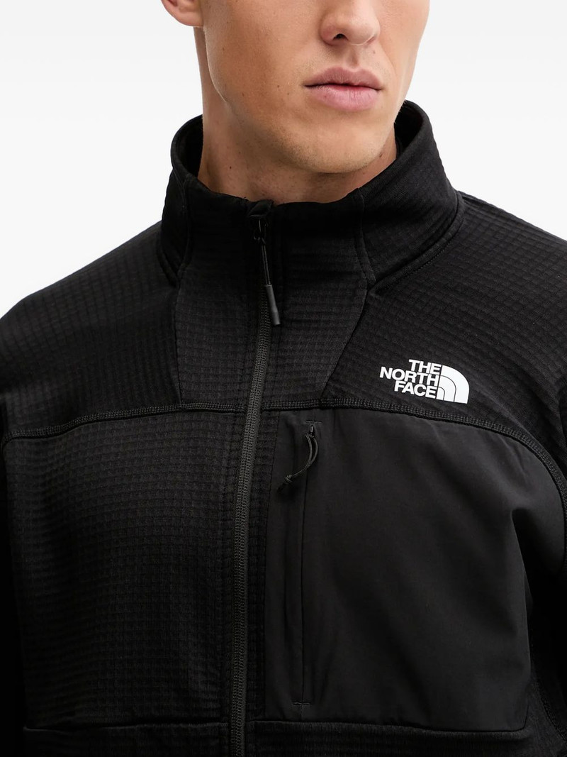 long-sleeved zip-up sweatshirt 4